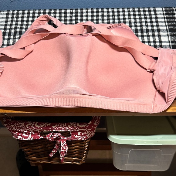 Pink Sports Bra Sz 38D by Lululemon new condition - Picture 3 of 7